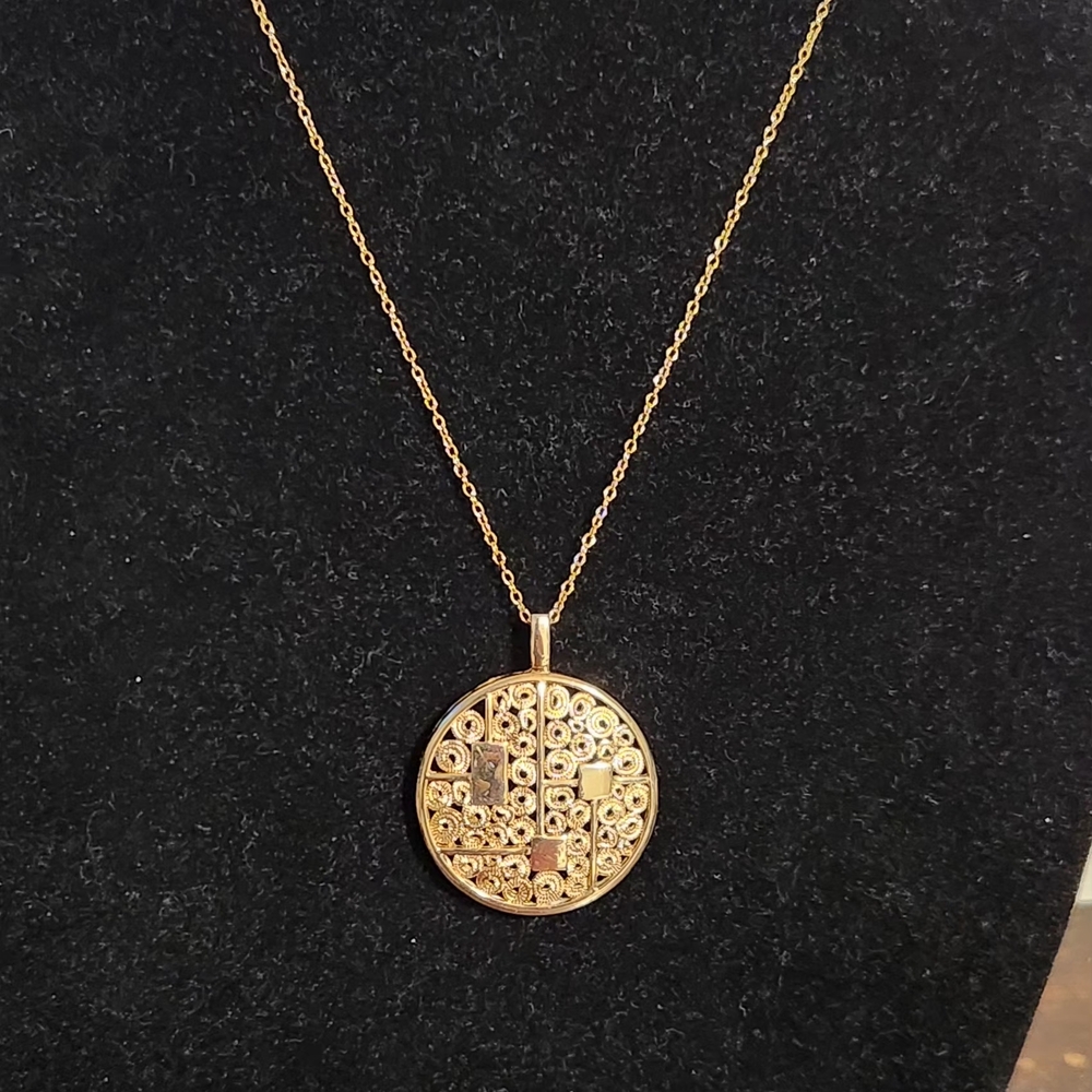 Ventange Necklace